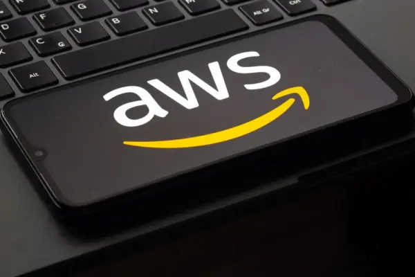 „Amazon“ claims it cannot update the operations of data centers in the UAE and Bahrain