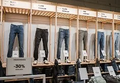 Sostinėje „JACK & JONES“ atidarė pirmąją outlet parduotuvę Lietuvoje: joje – ne senos kolekcijos, o pamėgti modeliai su nuolatine 30 % nuolaida