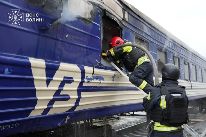 „Reuters“/„Scanpix“ photo/Russia struck a train 2 km from Poland