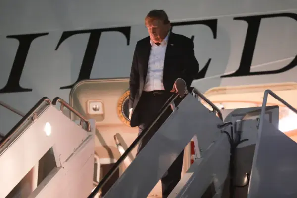 Donaldas Trumpas neskuba skirti naujo Baltųjų rūmų spaudos sekretoriaus
