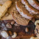 Smells like autumn: moist and aromatic apple bread with nuts