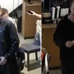 Conflict over "Apple" charger in Vilnius café: police are looking for these men