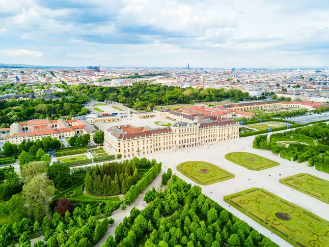 123RF.com nuotr. / Schonbrunn rūmai ir parkas, Viena