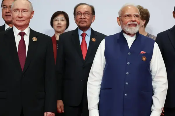 Kinija, Rusija ir Indija BRICS susitikime siekia ekonominio bendradarbiavimo