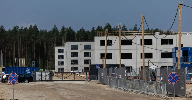 EIB president and Lithuanian ministers evaluated the progress of the Rūdninkai military town construction