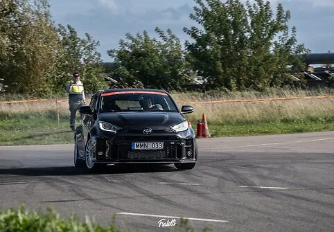 Competition moment