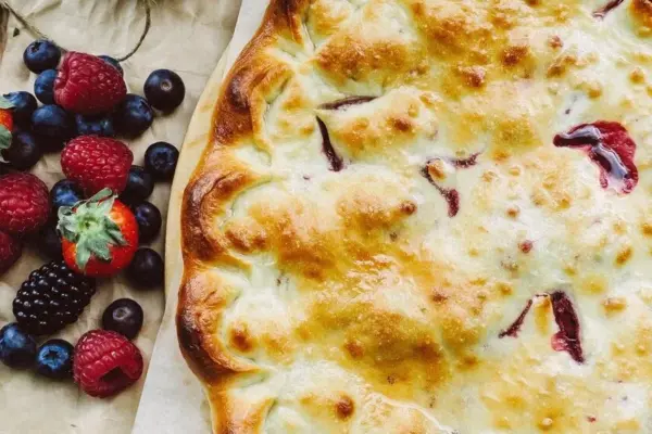 Berries on pizza? This unexpected combination with goat cheese will become your favorite