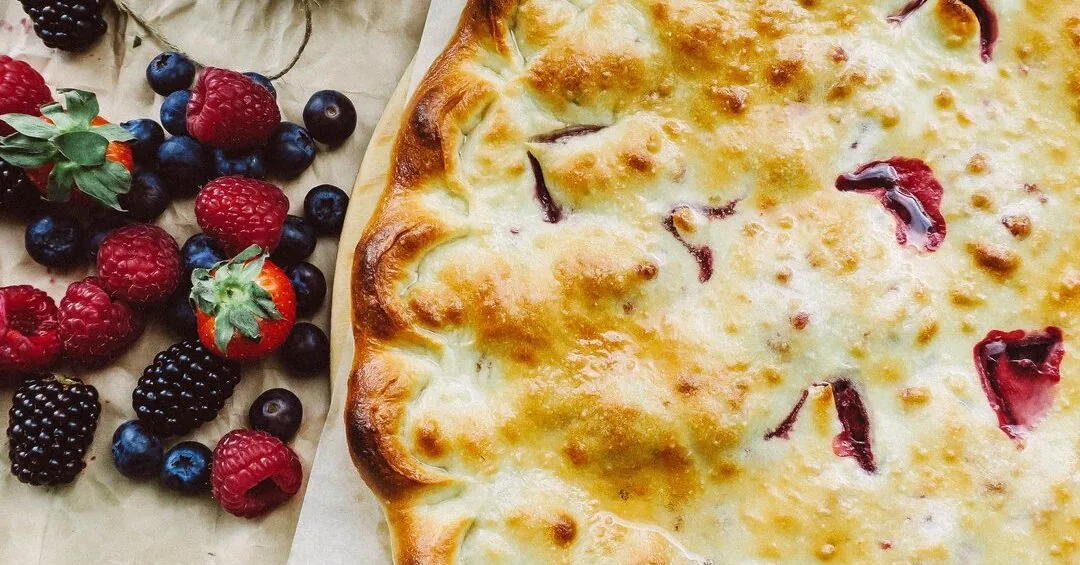 Berries on pizza? This unexpected combination with goat cheese will become your favorite