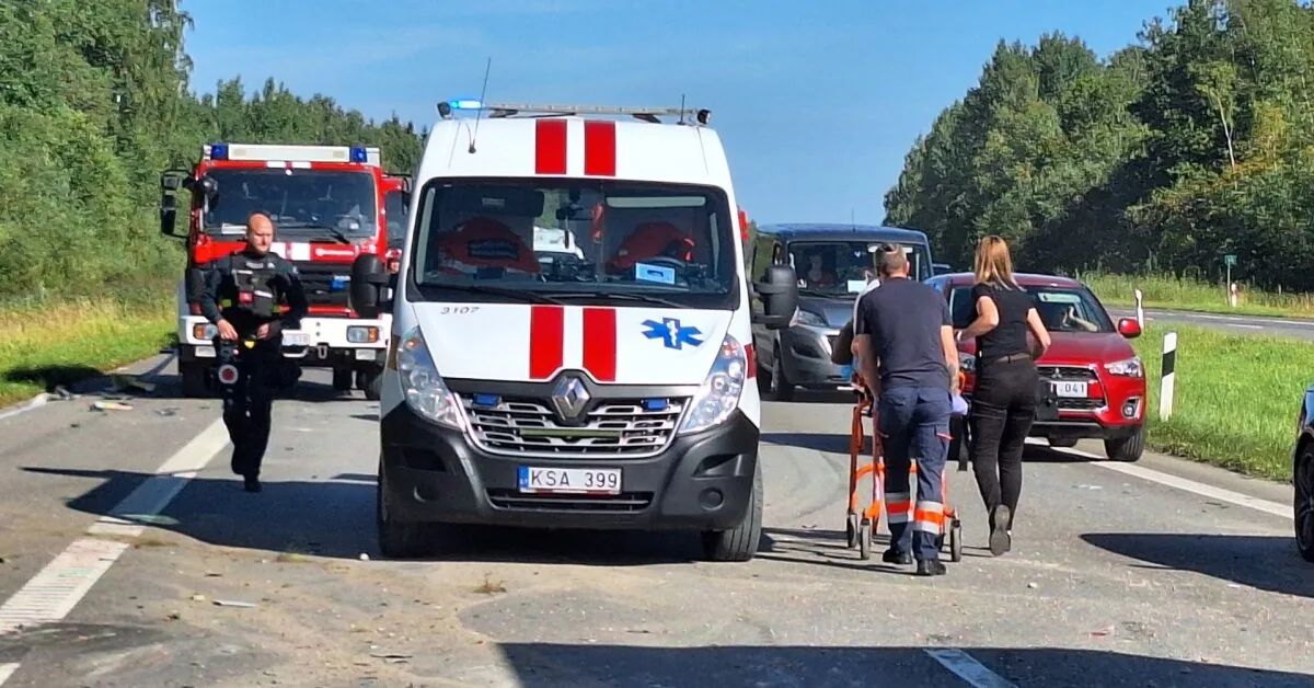 Four cars collided in Birštonas: all services were needed, traffic stopped