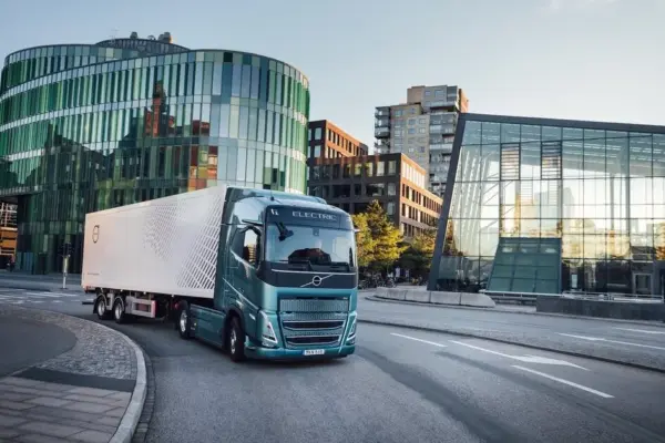 „Volvo“ starts serial production of electric trucks with a range of up to 700 km