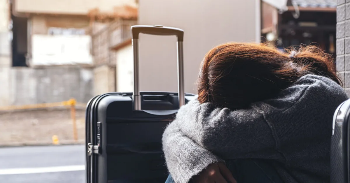 They were late for the flight to Santorini: what they did at the airport cost 4 thousand euros