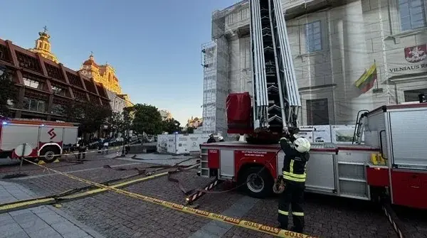 Firefighters mobilize in front of Vilnius Town Hall: the cause has been revealed