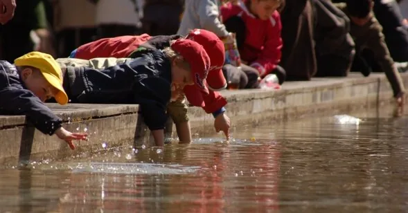 Unusual rescue operation in Klaipėda: man pulled from fountain