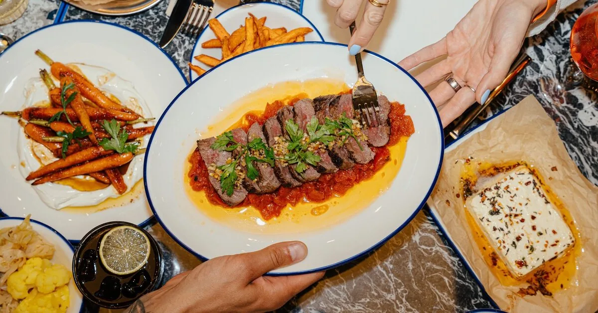 LOLA SOLÉ founder: "Those who like a table covered with food and a relaxed atmosphere come back to us