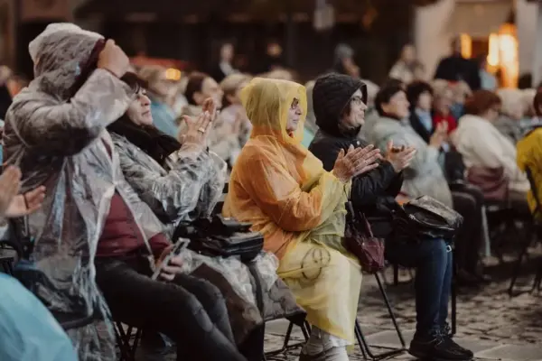 The rain did not clear the opera: today in the Town Hall Square – "Werther"
