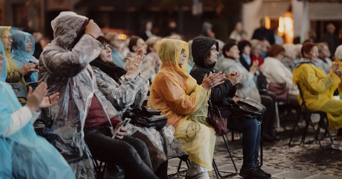 The rain did not clear the opera: today in the Town Hall Square – "Werther"