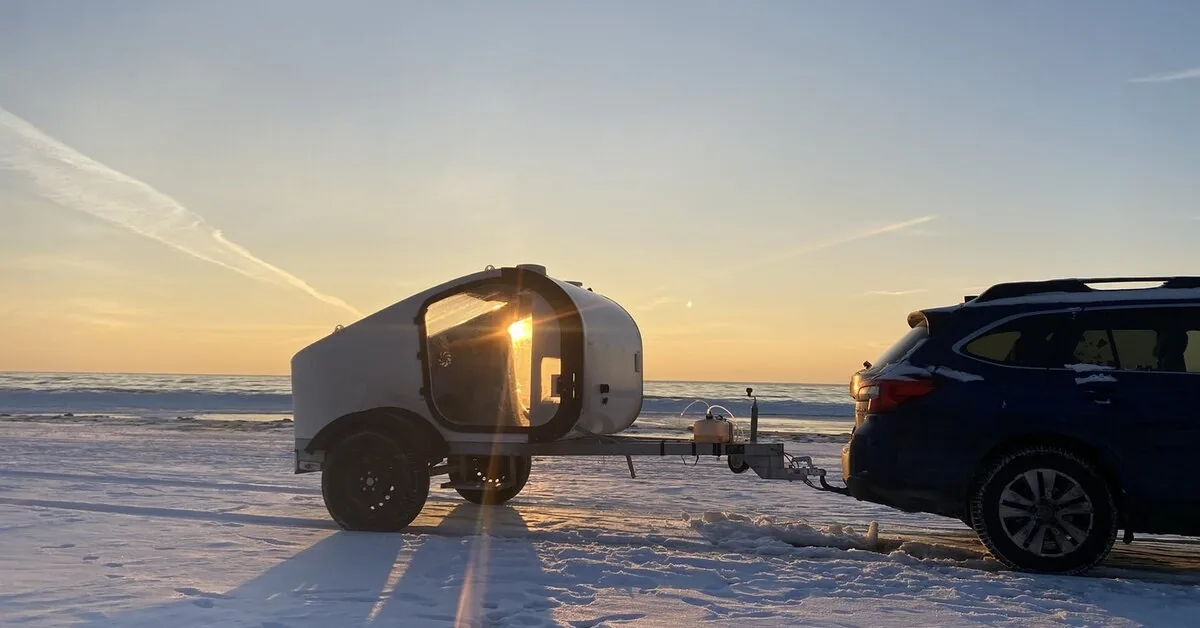 Lithuanians created a cozy mini trailer "URRU" for winter: inviting to try it on wild trips