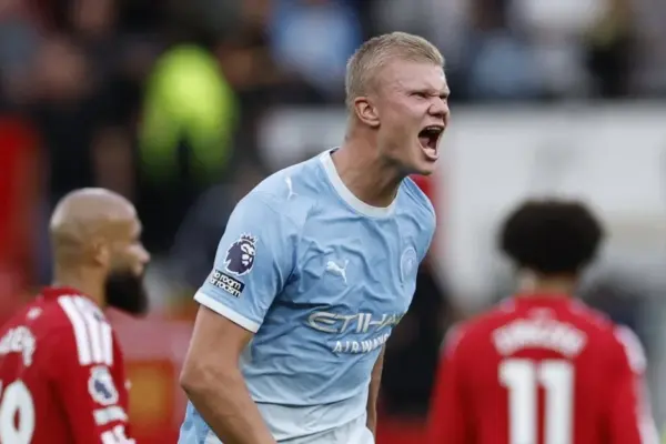 Almost the entire match played 10 against 11, "Man City" triumphed in the Manchester derby