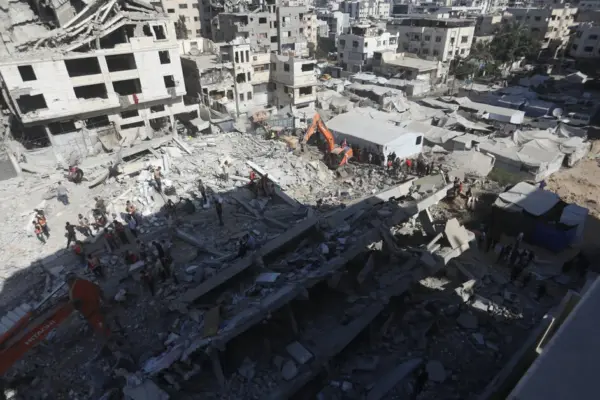 20 people died in a gas explosion in a collapsed building, including five children