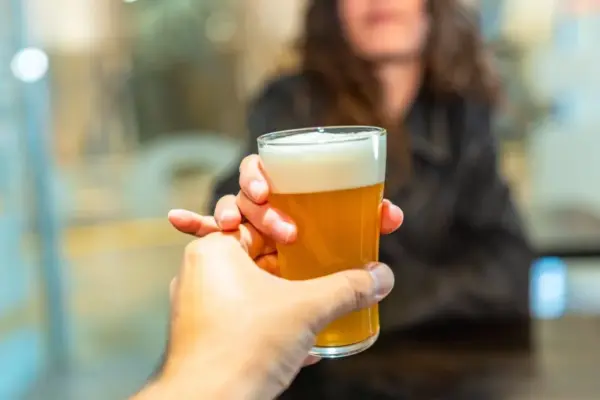 Experts say there is one habit that can affect the brain as strongly as alcohol