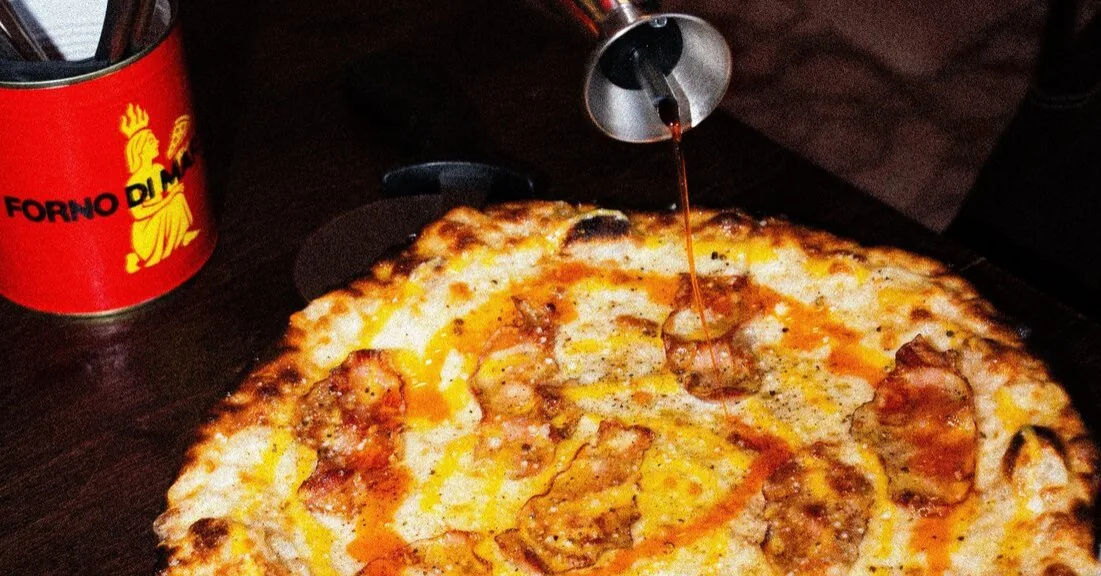 In the "Ogmios miesto" restaurant, "Forno di Martino" bakes pizza romana – the graceful sister of traditional Italian pizza: why will you want to start a romance with it?