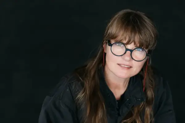 Set Designer R. Valčik on "The New Tenant": "By preserving the sense of wonder, we become gentler"