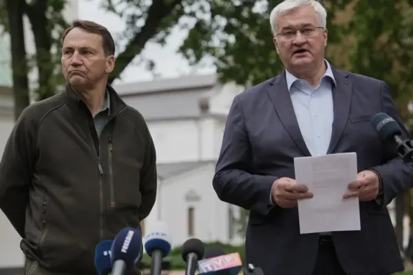 Sikorski visiting Kyiv: Russian attacks near the Polish border are an escalation