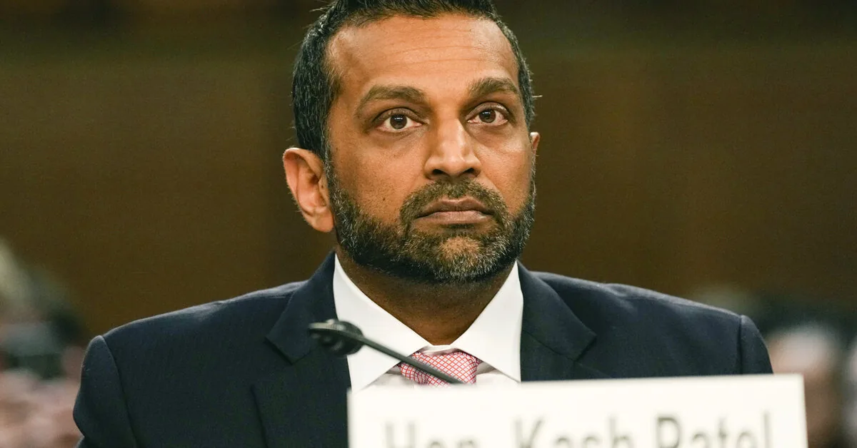 JAV demokratai kaltina FTB direktorių Kashą Patelį žurnalistų bauginimu