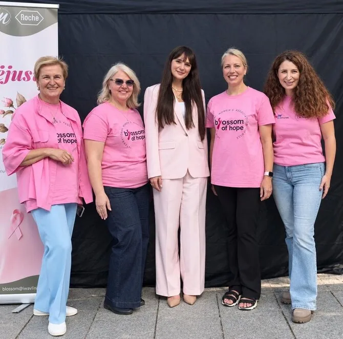 Photo by the International Vilnius Women’s Association / Association members and ambassador