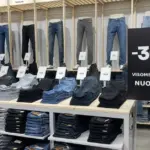 In the capital, "JACK & JONES" opened the first outlet store in Lithuania: it features not old collections, but popular models with a permanent 30% discount