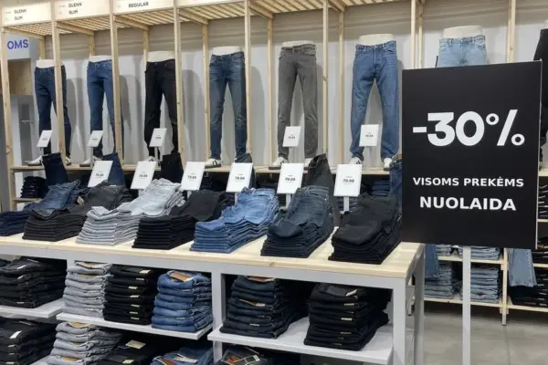 In the capital, "JACK & JONES" opened the first outlet store in Lithuania: it features not old collections, but popular models with a permanent 30% discount
