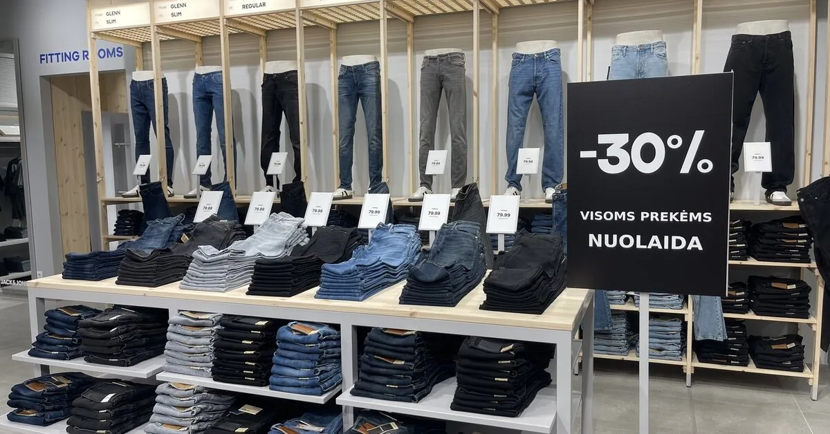 In the capital, "JACK & JONES" opened the first outlet store in Lithuania: it features not old collections, but popular models with a permanent 30% discount