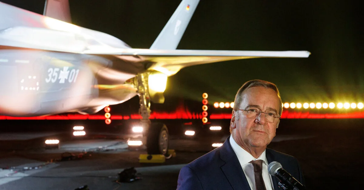 At the ceremony, the first F-35 fighter jet was handed over to Germany by the USA