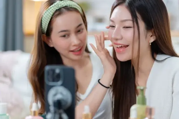 „I saw it on TikTok“: a dermatologist's 5 skin care tips – some are really dangerous