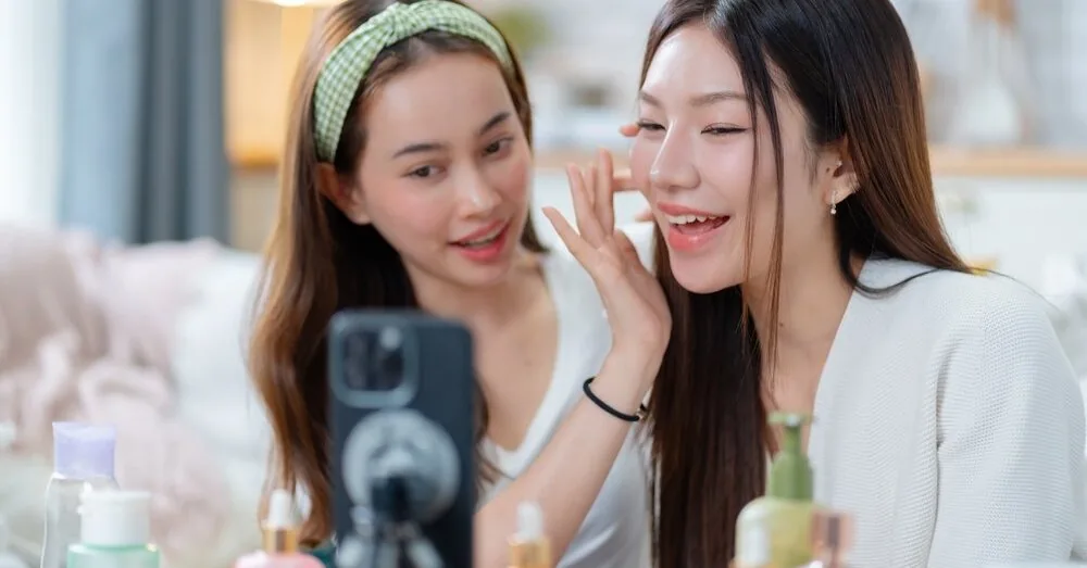 „I saw it on TikTok“: a dermatologist's 5 skin care tips – some are really dangerous