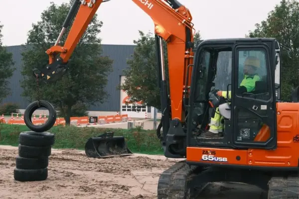 In the European Excavator Championship, the Lithuanian demonstrated astonishing precision