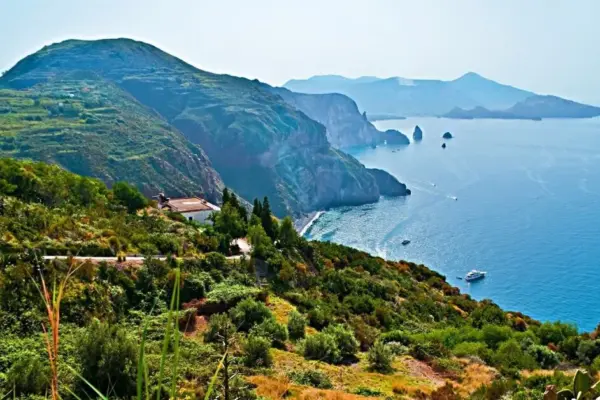 Strange death of a Brit in Italy: next to the naked body – a goat's head