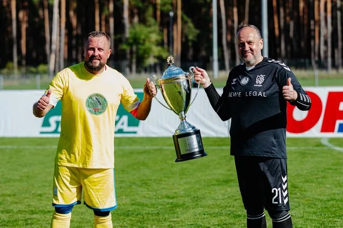 Ievos Markūnaitės nuotr./Europos žurnalistų futbolo čempionato nugalėtojų taurė