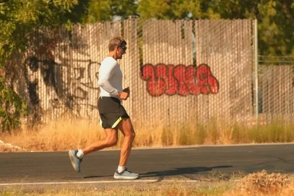 Echo Ardzijauskas running across America reached the outskirts of Sacramento
