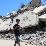 Palestinians are again accused of acting: was the boy carrying flour really shot?