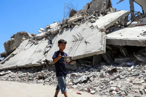 Palestinians are again accused of acting: was the boy carrying flour really shot?